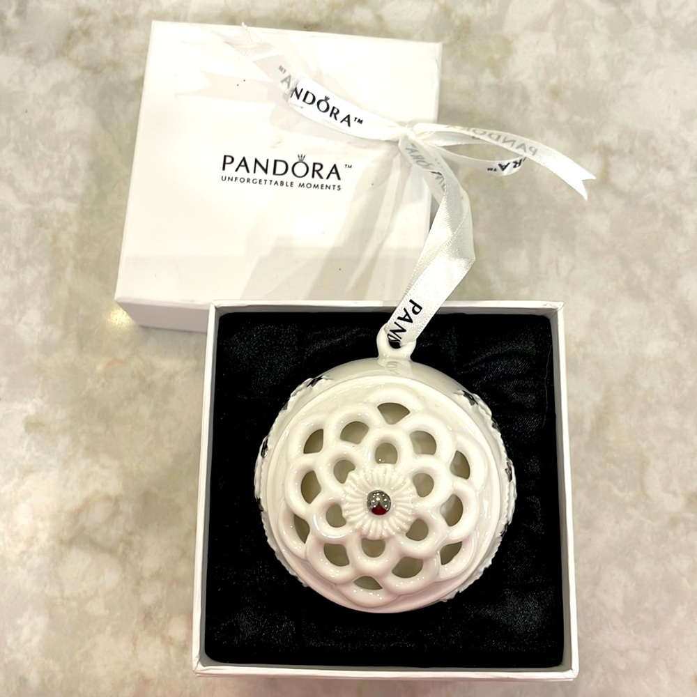Pandora 2011‎ Ornament Orb